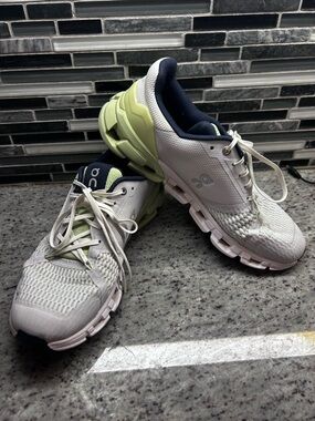 Womens On Running Cloudflyer White & green Athletic Running Shoes size 10